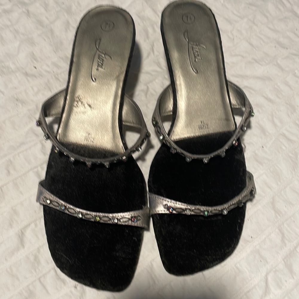 Cute diver cocktail shoes. Velvet toe base. All jewels intact. Never worn.